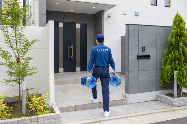 コスト削減のオフィス風景